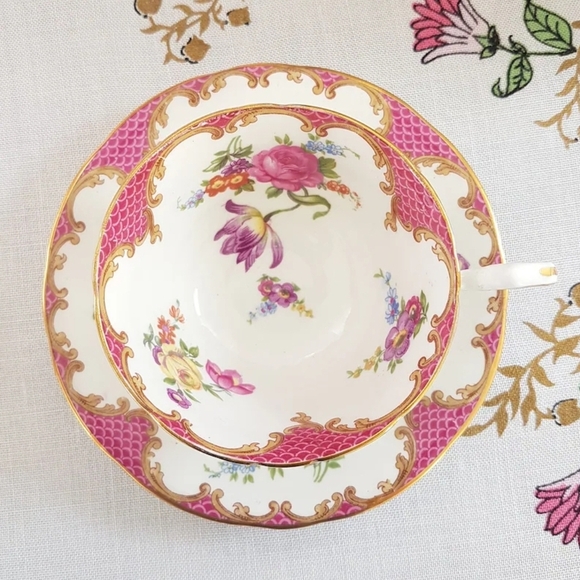 Aynsley Tea Cup and Saucer in WILTON Pink Pattern English Bone China - Picture 1 of 10